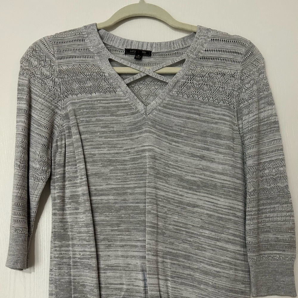 Very cute light 3/4 sleeve grey sweater